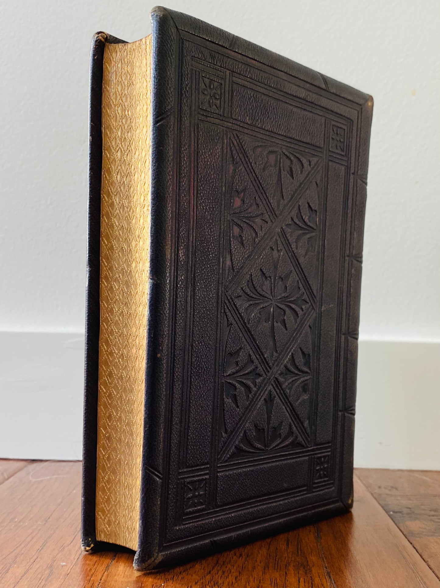 1857 JOHN BUNYAN. Fine Binding, Tooled Foredge Binding Edition of Pilgrim's Progress!